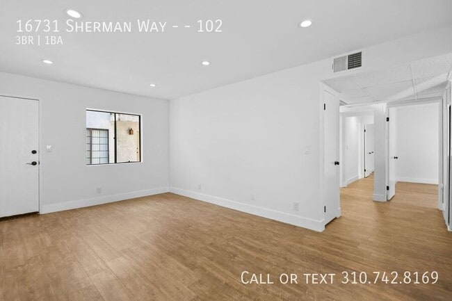 Foto del edificio - 16731 Sherman Way