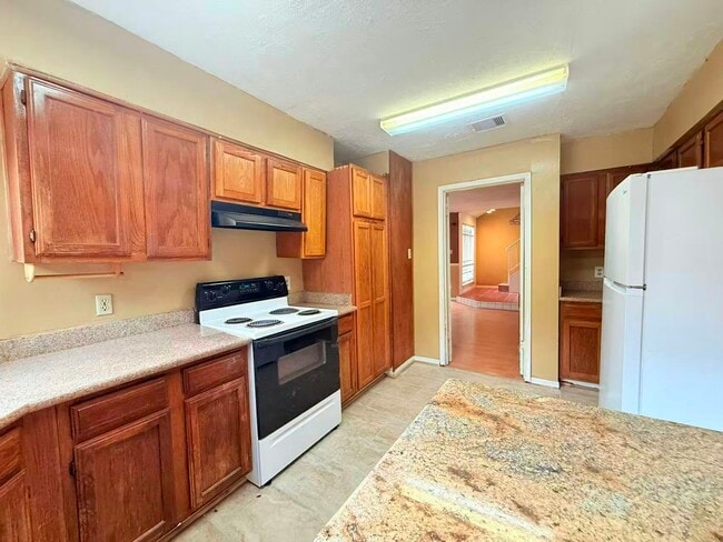 Photo - 6418 Gladewell Dr House