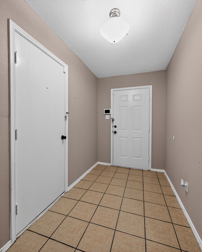 Foto del edificio - 1432 Oak Hollow Ln
