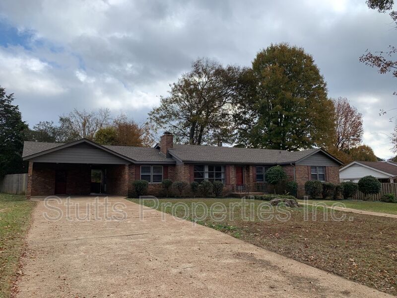Foto principal - 2224 Bower Dr