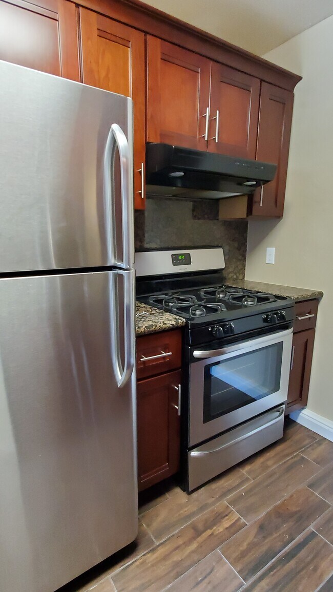Refridgerator and gas range/stove - 965 Yerba Buena Ave