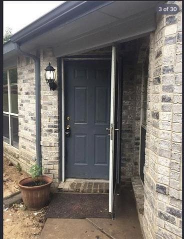 Building Photo - 2202 Brookview Dr