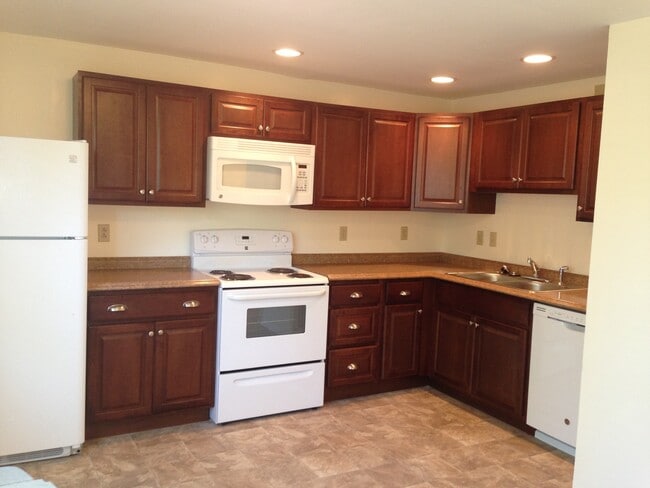 Building Photo - 503 Cortland Dr E