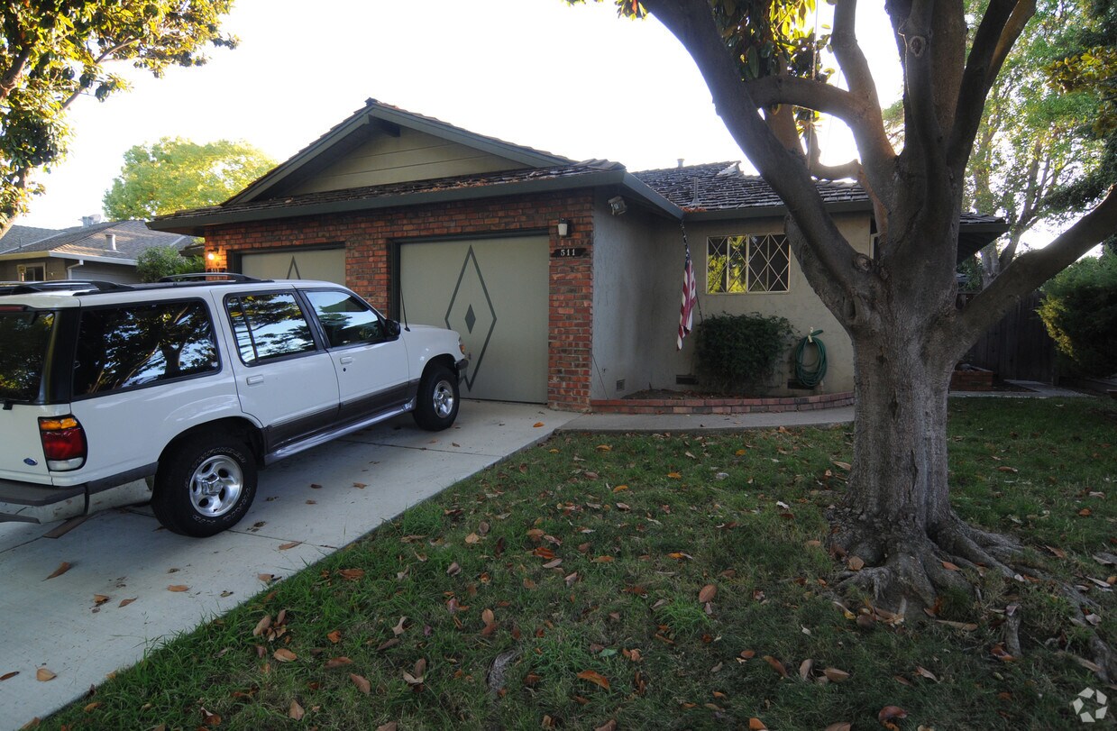 Foto del edificio - 519-521 Westlake Dr