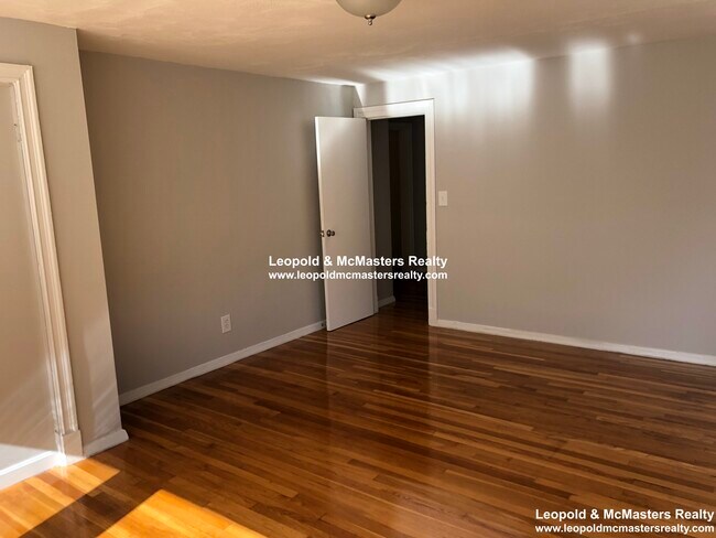 Building Photo - 127 Lanark Rd