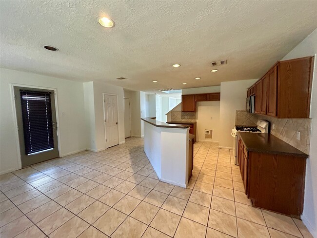 Foto del edificio - 8007 Arrington Forest Ln