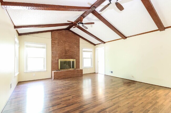 Foto del edificio - Charming 3-Bed, 2-Bath Home in Columbia’s Serene Highgate Neighborhood!