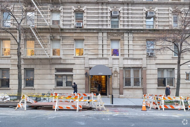 Building Photo - 28 E 94th St
