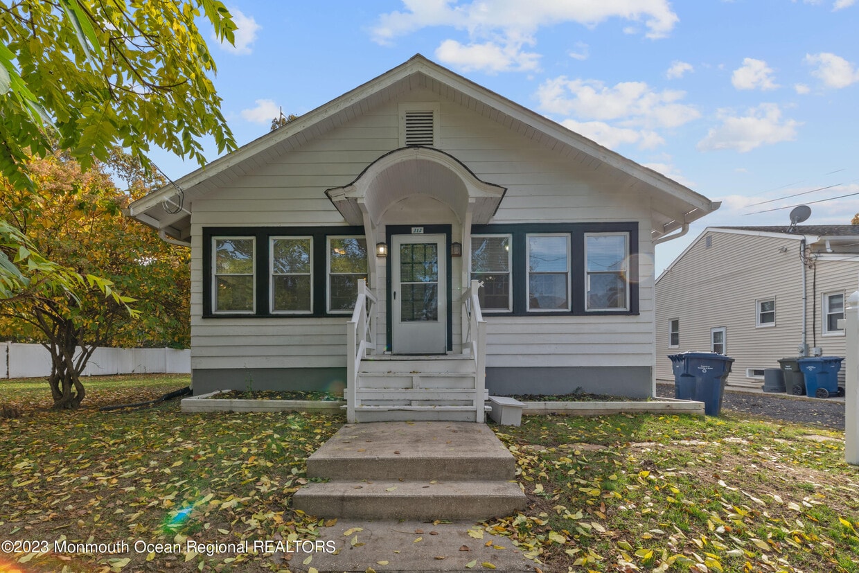 212 Pinewood Ave, Ocean Township, NJ 07755 House Rental in Ocean