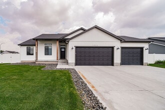 Building Photo - 3258 Harlow Dr