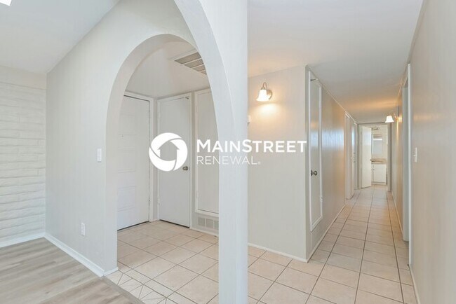 Building Photo - 3 Bedroom Pet-Friendly Home in TUCSON, AZ with Main Street Renewal