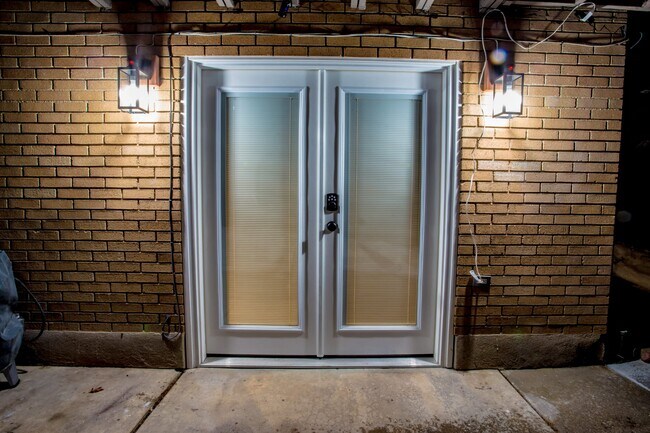 Foto del edificio - 931 Green Oaks Dr