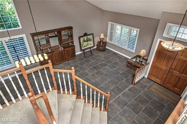 Building Photo - 5255 Avenida de Kristine