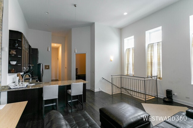 Foto del edificio - 1359 N Noble St