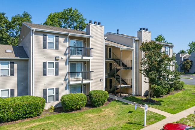 Building Photo - The Greens at Cedar Chase