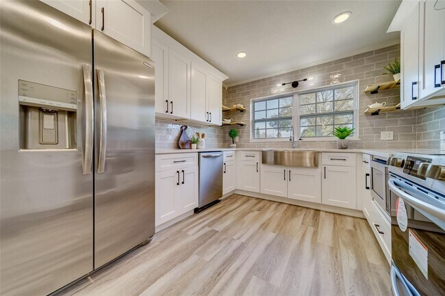 Foto del edificio - 10618 Orange Blossom Ln