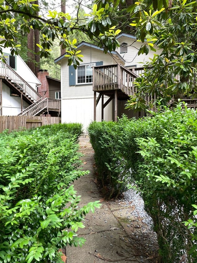 Primary Photo - 1045 Sq. Ft. Private Two Bedroom One Bath ...