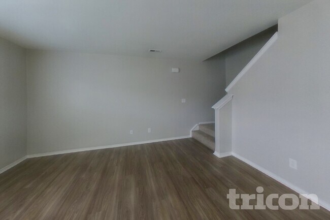 Foto del edificio - 9327 John Russell Rd