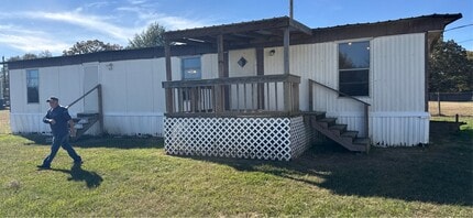 Building Photo - 112 W Spruce