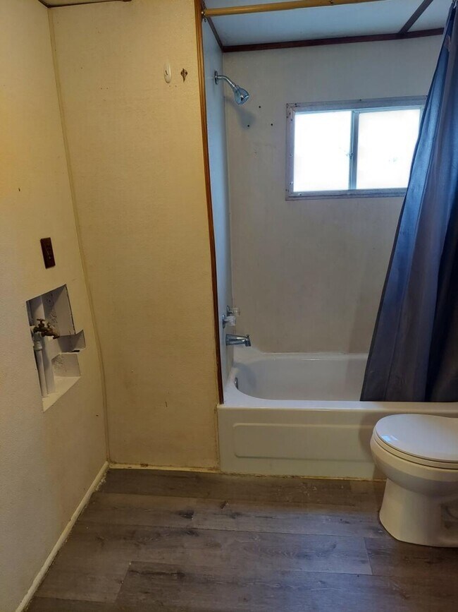 Foto del edificio - 8380 Countryside Dr. #16