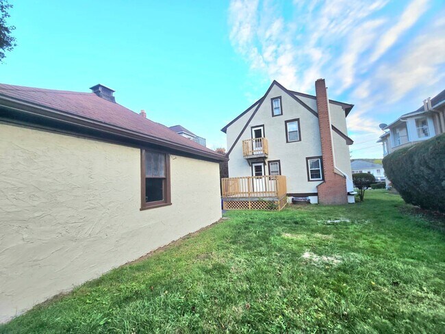 Building Photo - 1803 Tracy St