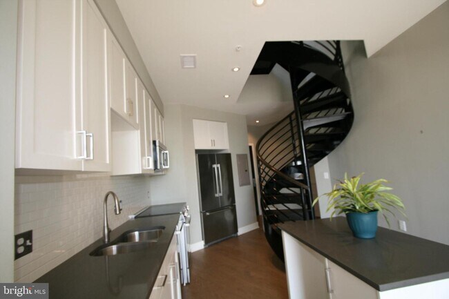 Building Photo - 2550 17th St NW