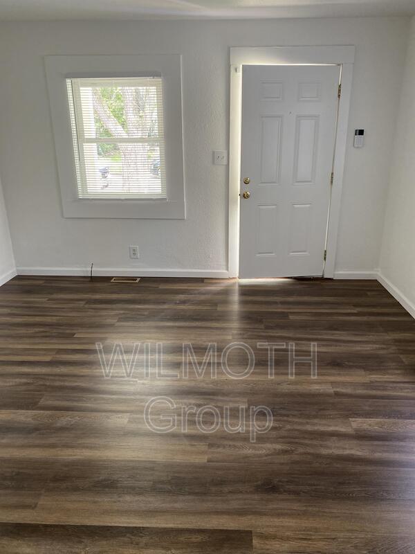 Foto del edificio - 4346 Crittenden Ave