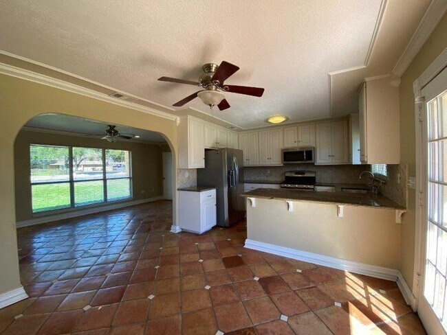 Building Photo - 5511 Manor Rd