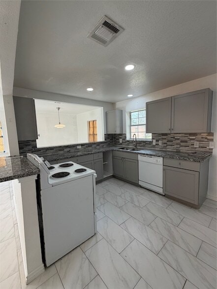 Building Photo - 9210 Tacquard Dr