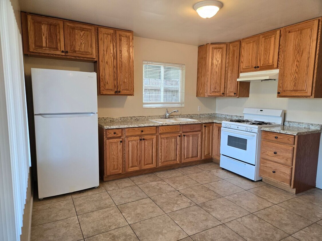 Foto principal - Foothill Plaza Apartments