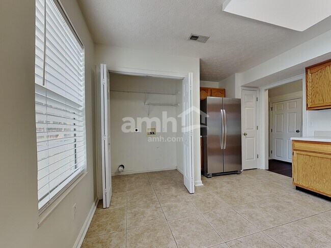 Foto del edificio - 7146 Mountain Mist Ln