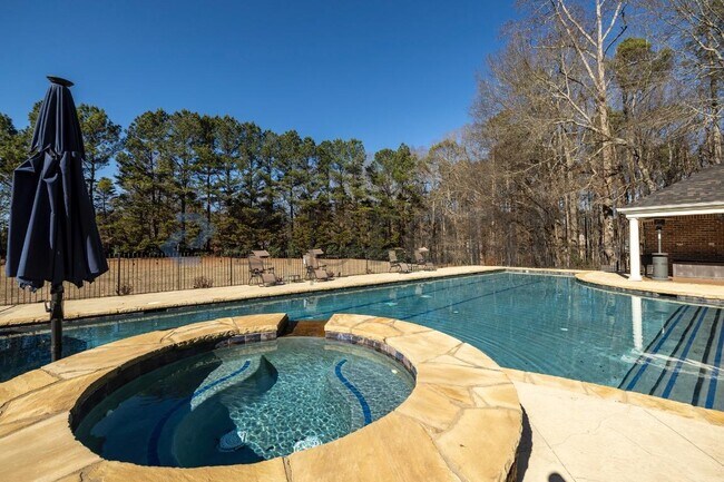 Foto del edificio - 2801 Spreading Oaks Dr NW