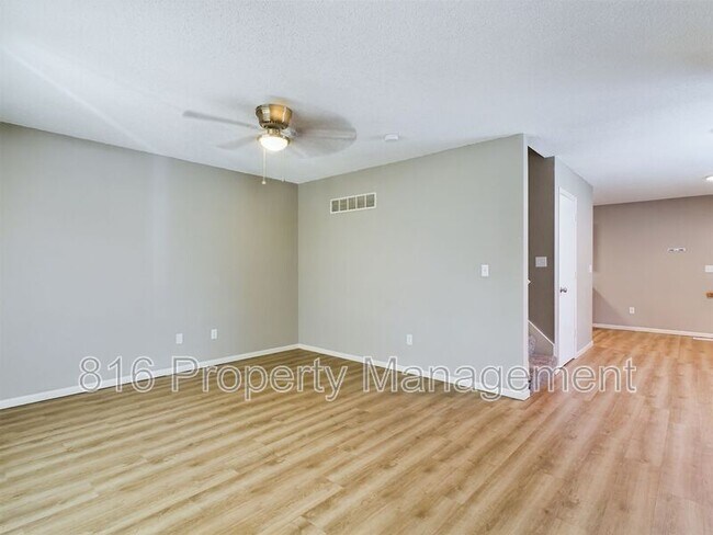 Foto del edificio - 3818-3820 E 25th St