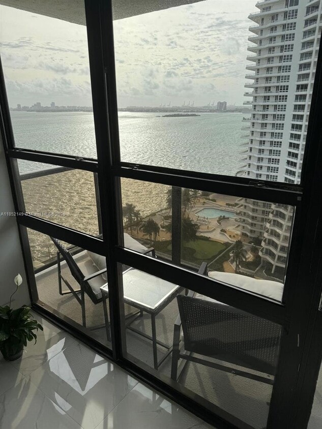 Photo - 600 NE 36th St (Miami, FL)