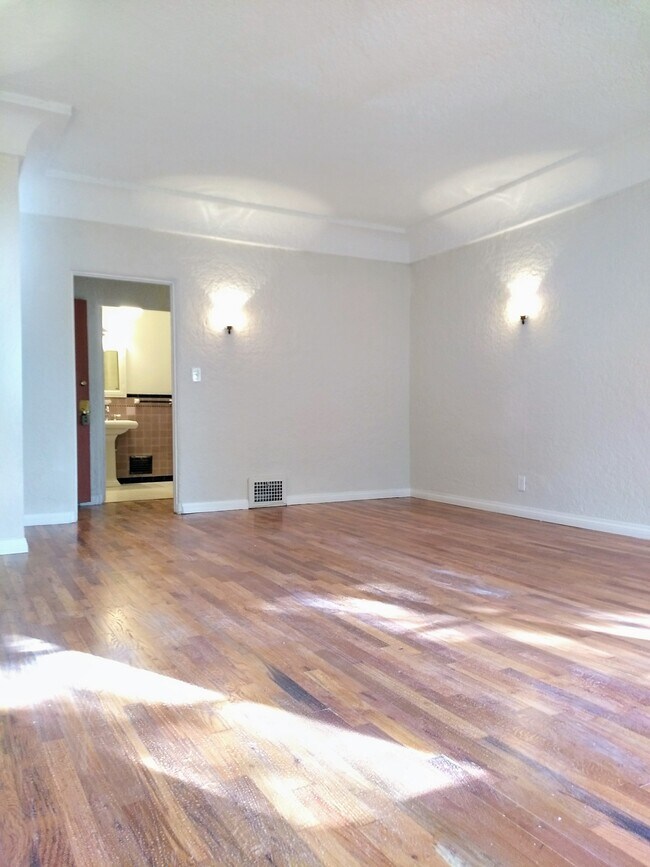 Living Room - 1226 Havenhurst Dr