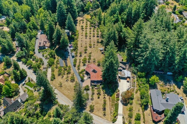 Foto del edificio - 24190 Summit Woods Dr