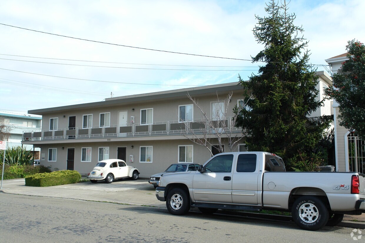 Building Photo - 801 Stannage Ave