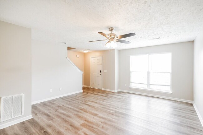 Building Photo - 4006 Deer Run Trce