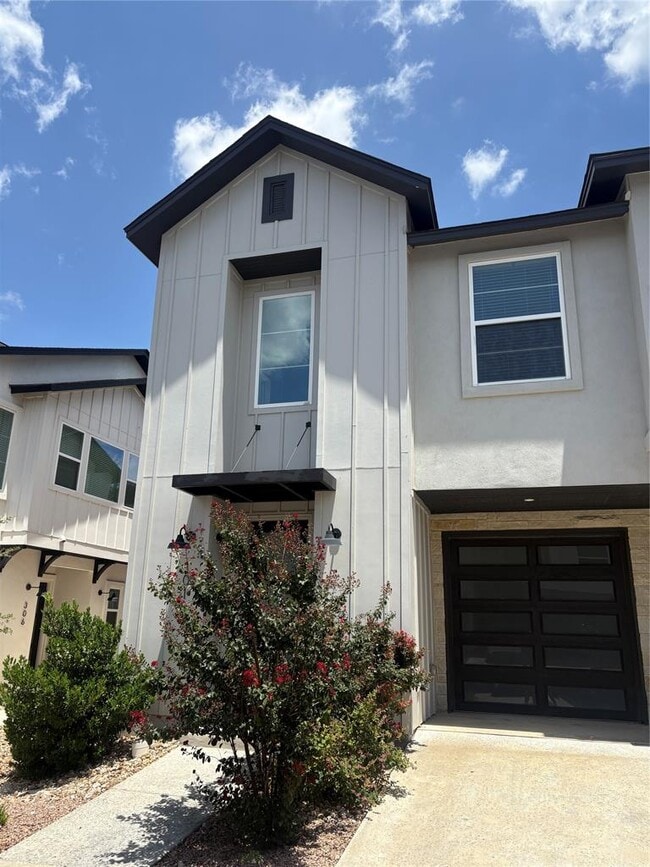 Building Photo - 12001 Vista Parke Dr