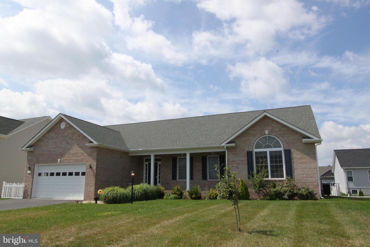 Primary Photo - 77 AZERA Dr