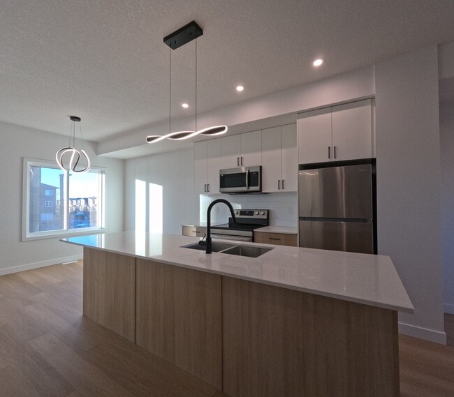 Photo du bâtiment - 18120-18128 28 Ave SW