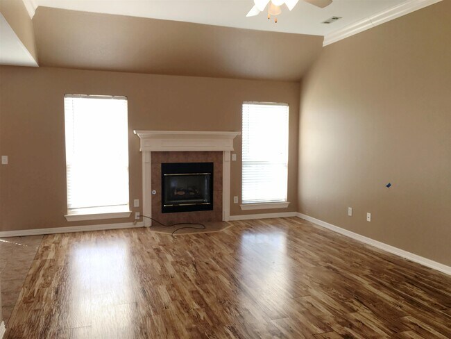 Foto del edificio - 6670 Cutter Ct