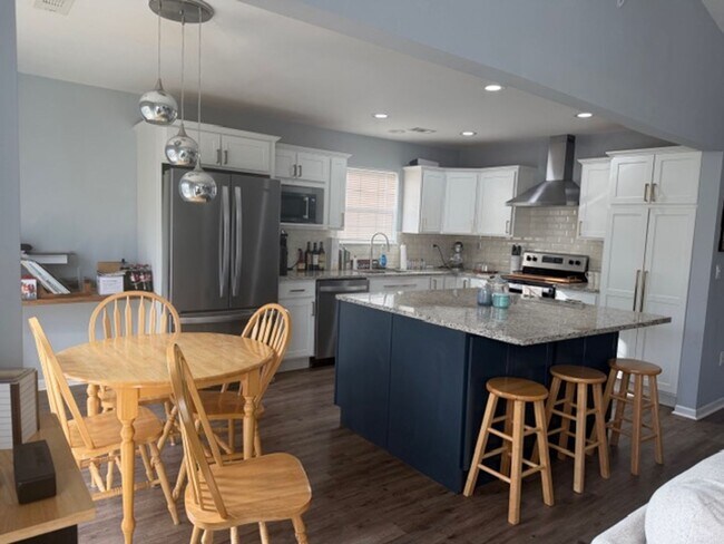 Foto del edificio - Beautiful 3/2 Avaliable April 20th