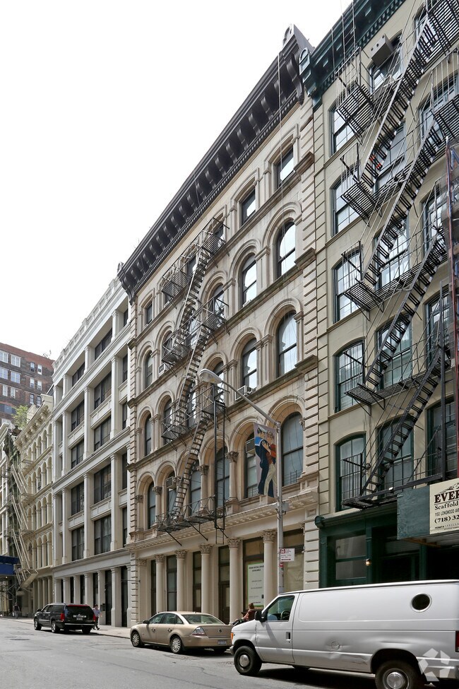 Building Photo - 39 Walker St