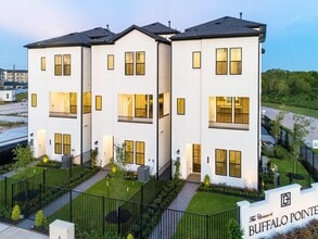 Building Photo - 2808 Grand Fountains Dr