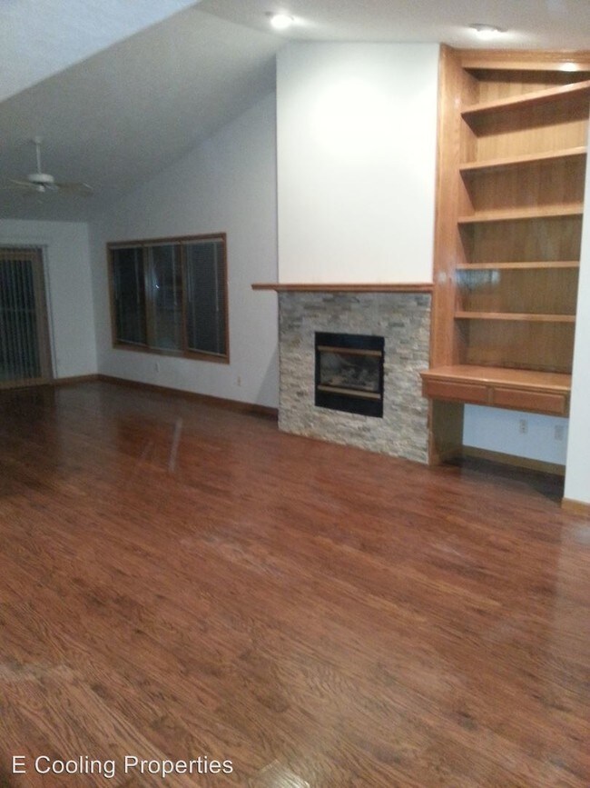 Foto del edificio - 7240 N Alpine Rd