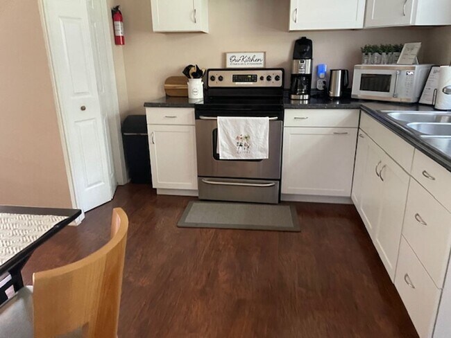 Foto del edificio - Charming, 3 bed, 1 bath ranch just mins from VA hospital