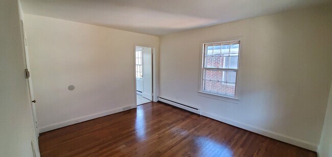Foto del edificio - 411 Crestland Ave