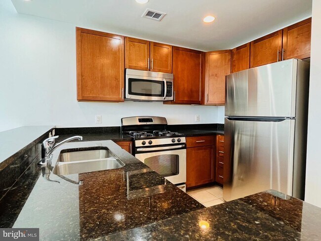 Foto del edificio - 8191 Strawberry Ln