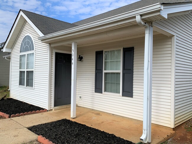 Building Photo - 5044 Boyd Dr